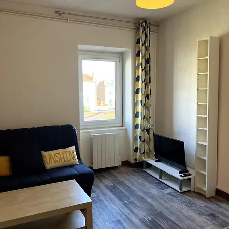 Calme Et Bien Situe A アパート *